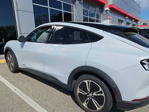 Used 2022 Ford Mustang Mach-E Select image 4