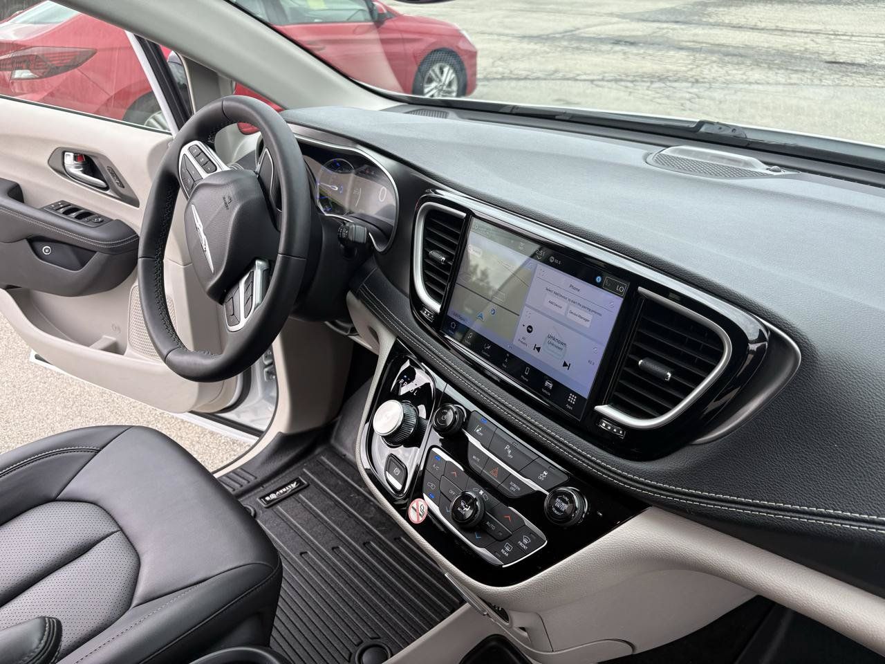 Used 2024 Chrysler Pacifica Limited FWD image 39