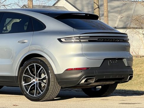 Certified 2025 Porsche Cayenne Coupe image 10