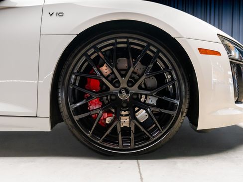 Used 2018 Audi R8 V10 w/ 20" Wheel Package RWD image 30