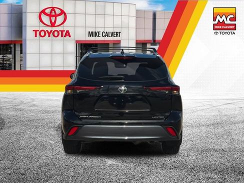 Used 2025 Toyota Highlander Limited FWD image 4
