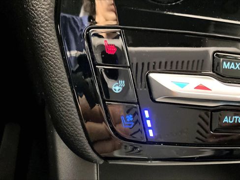 Used 2022 Ford Explorer Limited image 35