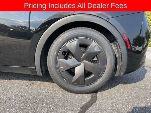 Used 2024 Toyota Prius LE FWD image 11
