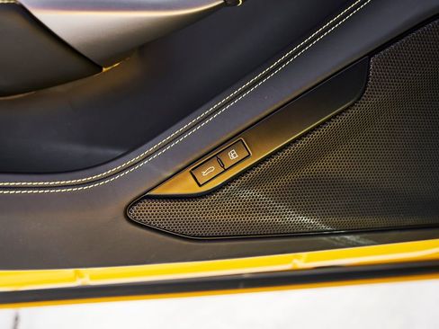 Used 2021 Ferrari F8 Tributo image 40