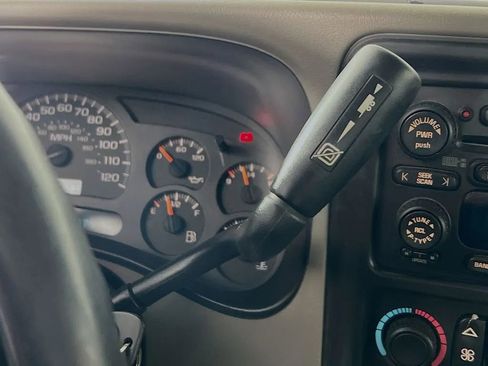 Used 2004 GMC Sierra 2500 SLT w/ Heavy-Duty Power Package AWD/4WD image 16