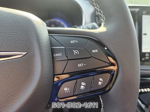Used 2026 Chrysler Pacifica Limited w/ Uconnect Theater Family Group FWD image 32