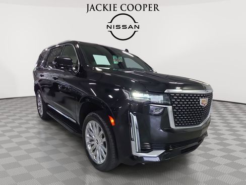 Used 2024 Cadillac Escalade Premium Luxury RWD image 3