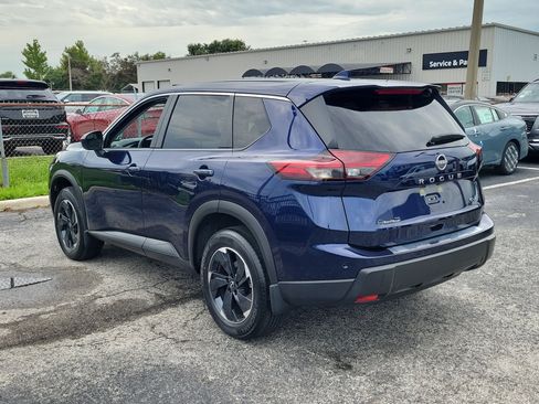 Certified 2024 Nissan Rogue SV FWD image 8