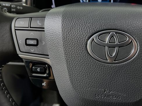 Used 2025 Toyota Camry SE w/ Multimedia Upgrade Package image 19