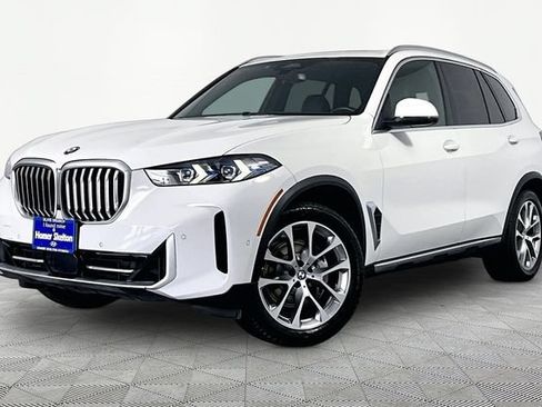 Used 2024 BMW X5 xDrive40i w/ Premium Package AWD/4WD image 3