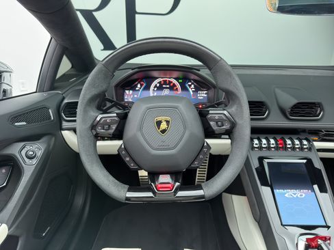 Used 2021 Lamborghini Huracan EVO RWD image 22