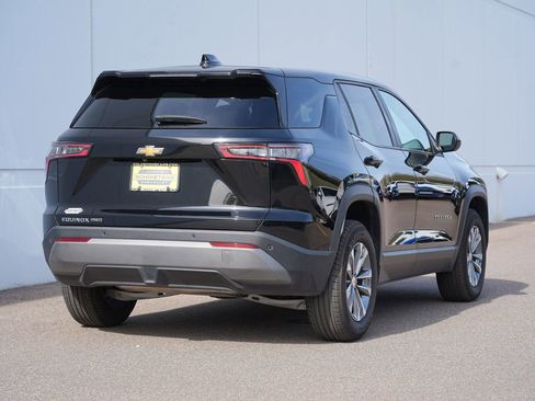 Used 2025 Chevrolet Equinox LT AWD/4WD image 3