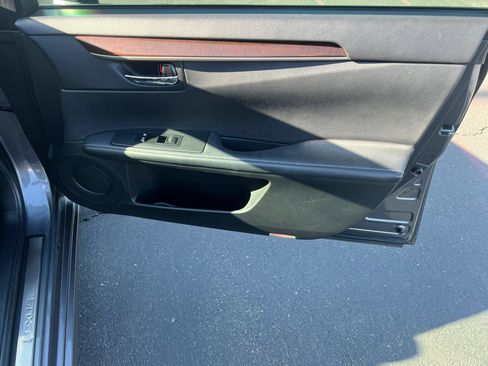 Used 2014 Lexus ES 350 w/ Premium Package FWD image 27