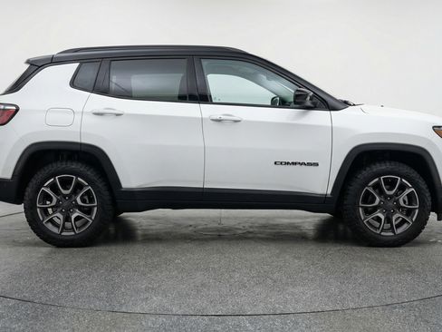 Used 2025 Jeep Compass Trailhawk w/ Trailer Tow Group image 11