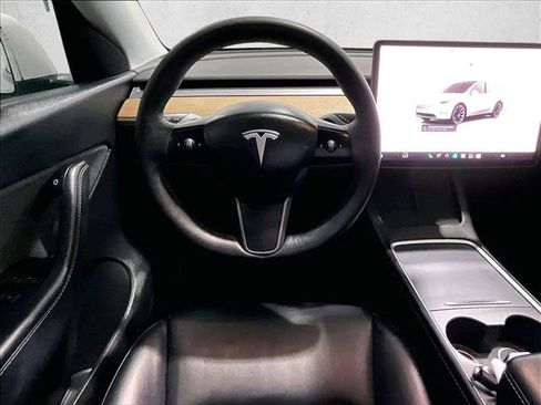 Used 2022 Tesla Model Y Long Range AWD/4WD image 7