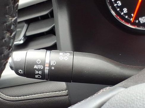 Used 2023 GMC Acadia SLT w/ Elevation Edition image 27