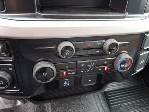 New 2025 Ford F550 4x4 Supercab Super Duty w/ XLT Value Package image 8