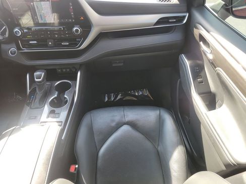 Used 2021 Toyota Highlander Platinum image 13