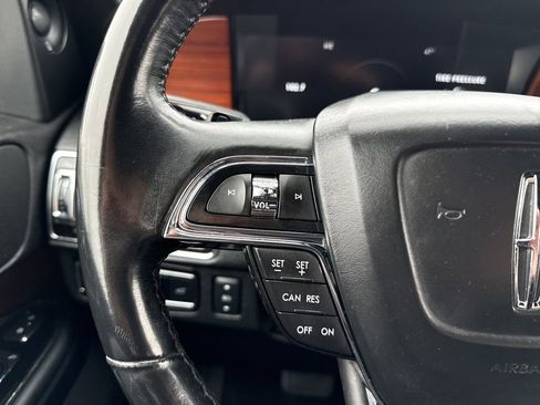 Used 2018 Lincoln Navigator Premiere image 19