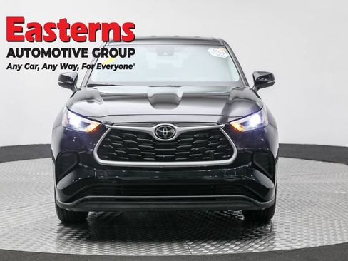 Used 2023 Toyota Highlander L image 2