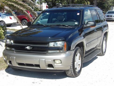 Used 2003 Chevrolet TrailBlazer LTZ image 2