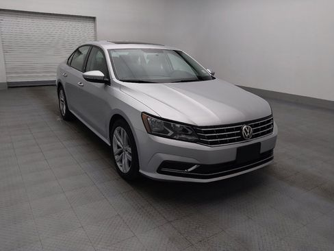 Used 2019 Volkswagen Passat 2.0T Wolfsburg w/ Wheels & Sunroof Package FWD image 13