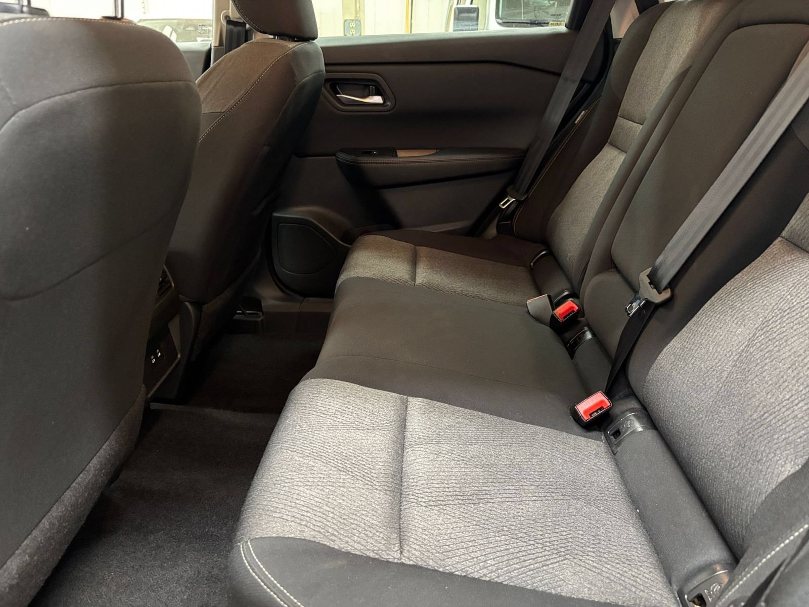 Used 2025 Nissan Rogue SV FWD image 27
