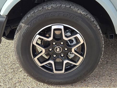 Used 2024 Ford Bronco Outer Banks image 10