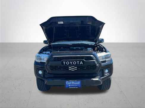 Used 2018 Toyota Tacoma TRD Off-Road AWD/4WD image 4