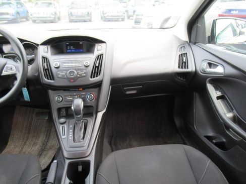 Used 2018 Ford Focus SE FWD image 14