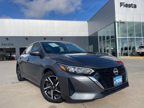 Used 2025 Nissan Sentra SV FWD image 1