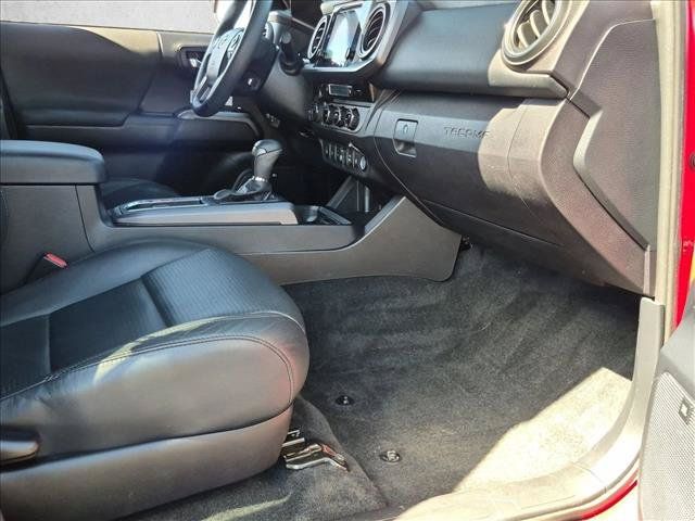 Used 2018 Toyota Tacoma TRD Off-Road AWD/4WD image 28