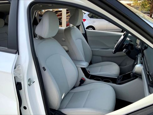 Used 2025 Hyundai Kona SEL image 8