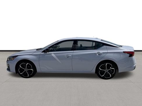 Used 2024 Nissan Altima 2.5 SR FWD image 8