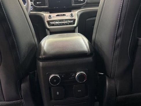 Used 2022 Ford Explorer XLT w/ Equipment Group 202A AWD/4WD image 20