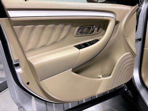 Used 2018 Ford Taurus SE FWD image 22