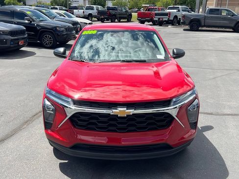 Used 2026 Chevrolet Trax LS FWD image 4