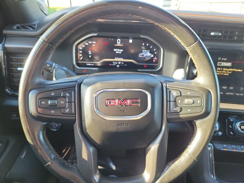 Used 2023 GMC Sierra 1500 AT4 w/ Technology Package AWD/4WD image 17