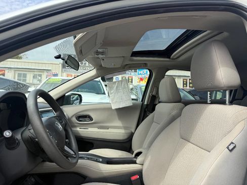 Used 2016 Honda HR-V EX image 9