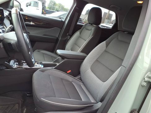 Used 2025 Chevrolet TrailBlazer LT w/ Convenience Package FWD image 11