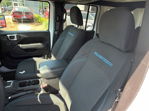 Used 2025 Jeep Wrangler Unlimited Rubicon 4xe AWD/4WD image 17