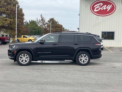 Used 2022 Jeep Grand Cherokee L Limited w/ Luxury Tech Group II image 2