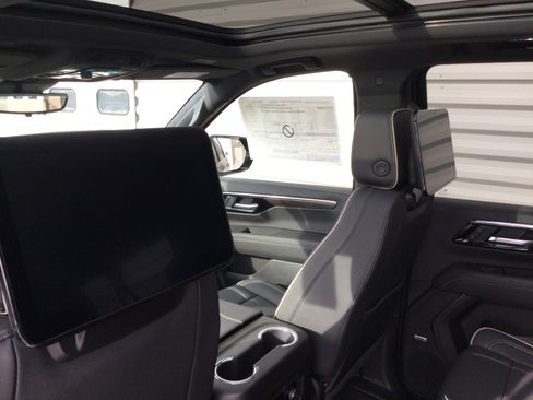 New 2026 Chevrolet Suburban Premier image 8