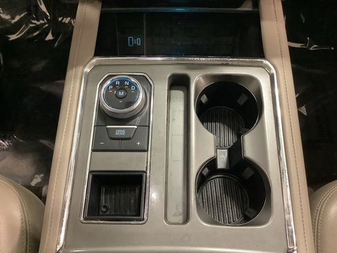 Used 2020 Ford Expedition XLT w/ Equipment Group 202A RWD image 19