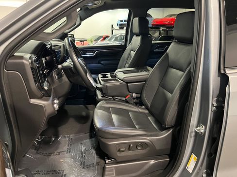 Used 2025 GMC Sierra 1500 SLT image 9