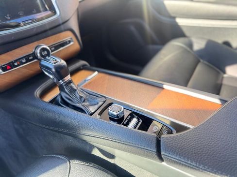 Used 2021 Volvo XC90 T6 Momentum w/ Climate Package image 17