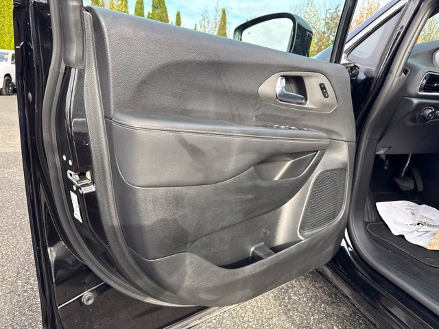 Used 2025 Chrysler Pacifica Select FWD image 25