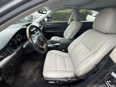 Used 2014 Lexus ES 350 w/ Luxury Package FWD image 10