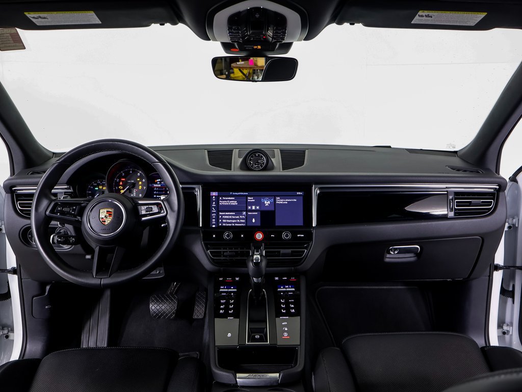 Certified 2025 Porsche Macan AWD/4WD image 11
