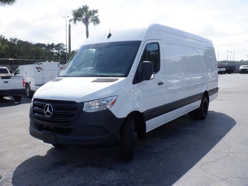 Used 2024 Mercedes-Benz Sprinter 3500 image 26